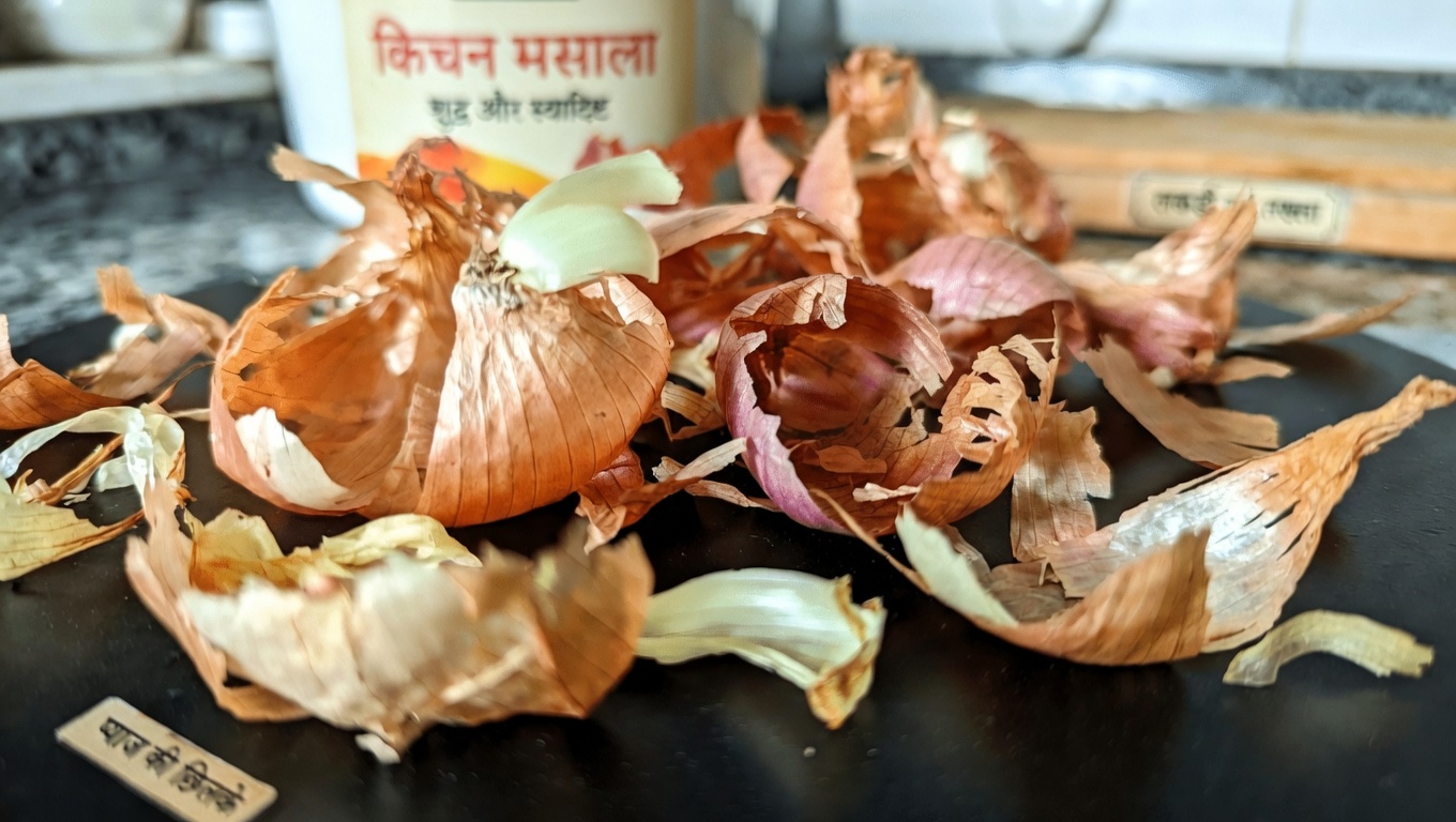 प्याज के छिलके की चाय: मूत्र और प्रोस्टेट स्वास्थ्य सहयोग के लिए आज़माने योग्य एक सरल घरेलू आदत