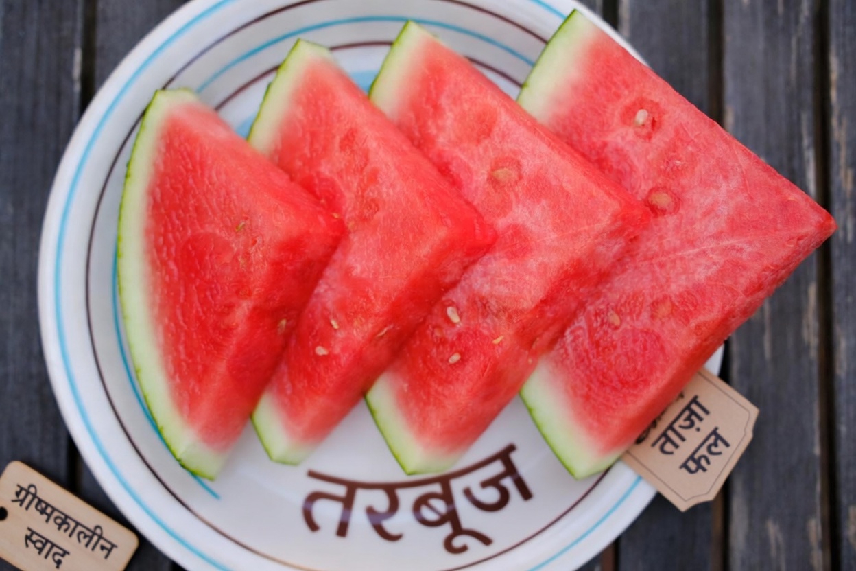 रात में क्रिएटिनिन बढ़ा हुआ? गुर्दों को सौम्य सहारा देने वाले 4 फल जिन्हें बुज़ुर्ग अक्सर नज़रअंदाज़ कर देते हैं