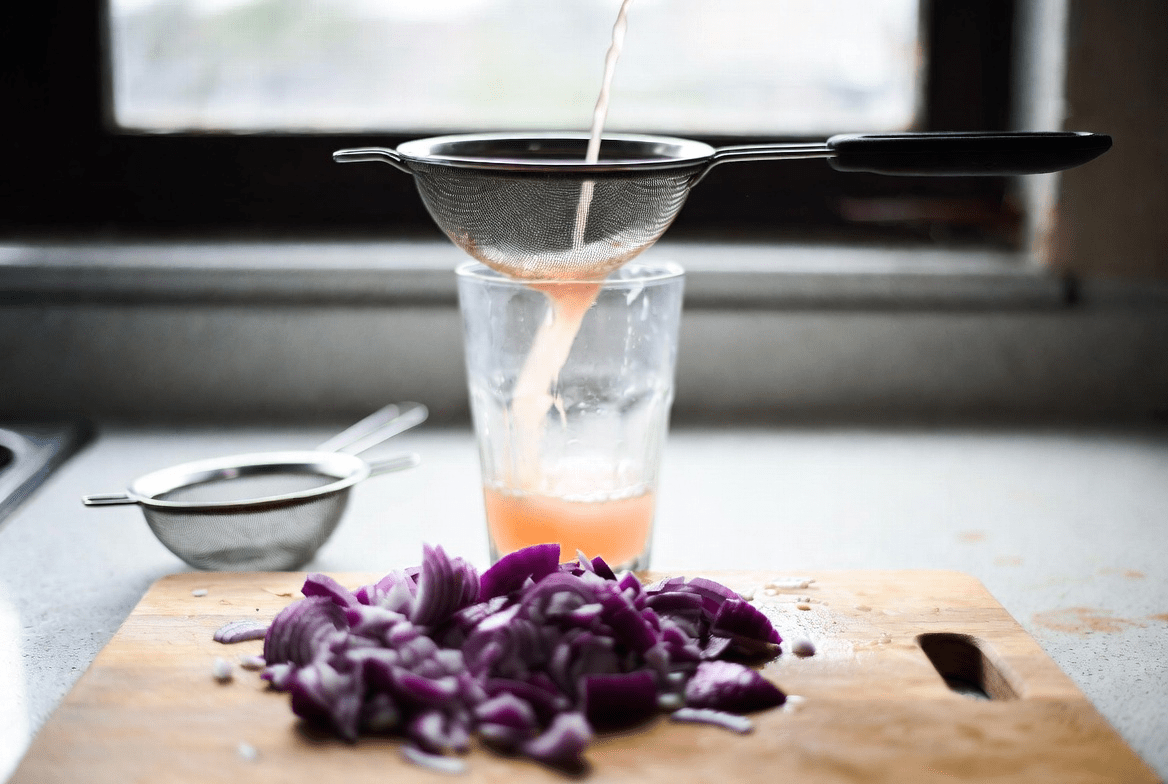 लाल प्याज़ और रक्त शर्करा: रोज़मर्रा की सेहत के लिए एक साधारण रसोई सामग्री की पड़ताल