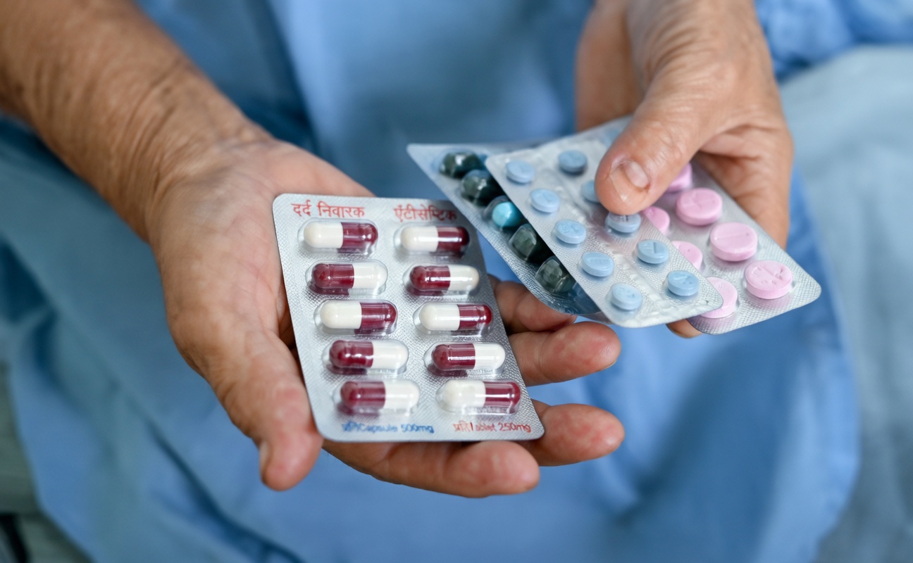 5 आम बिना पर्ची मिलने वाली दवाइयाँ जिनके प्रति डॉक्टर अतिरिक्त सावधानी बरतते हैं – और क्यों आपको भी बरतनी चाहिए